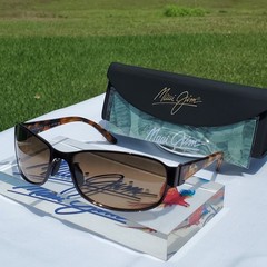 **NEW + RARE** Maui Jim “MAKENA” 244-20 Gloss Dark Brown {STAINLESS STEEL WRAPS}