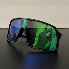 Oakley Men’s Shield Sunglasses Black Plastic Frame Mirrored Green Lens Set