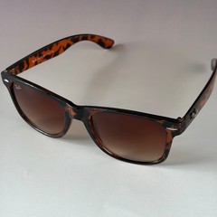 New In Box – Ray-Ban Wayfarer RB2140 Tortoise Frame Brown Lens UV Protection