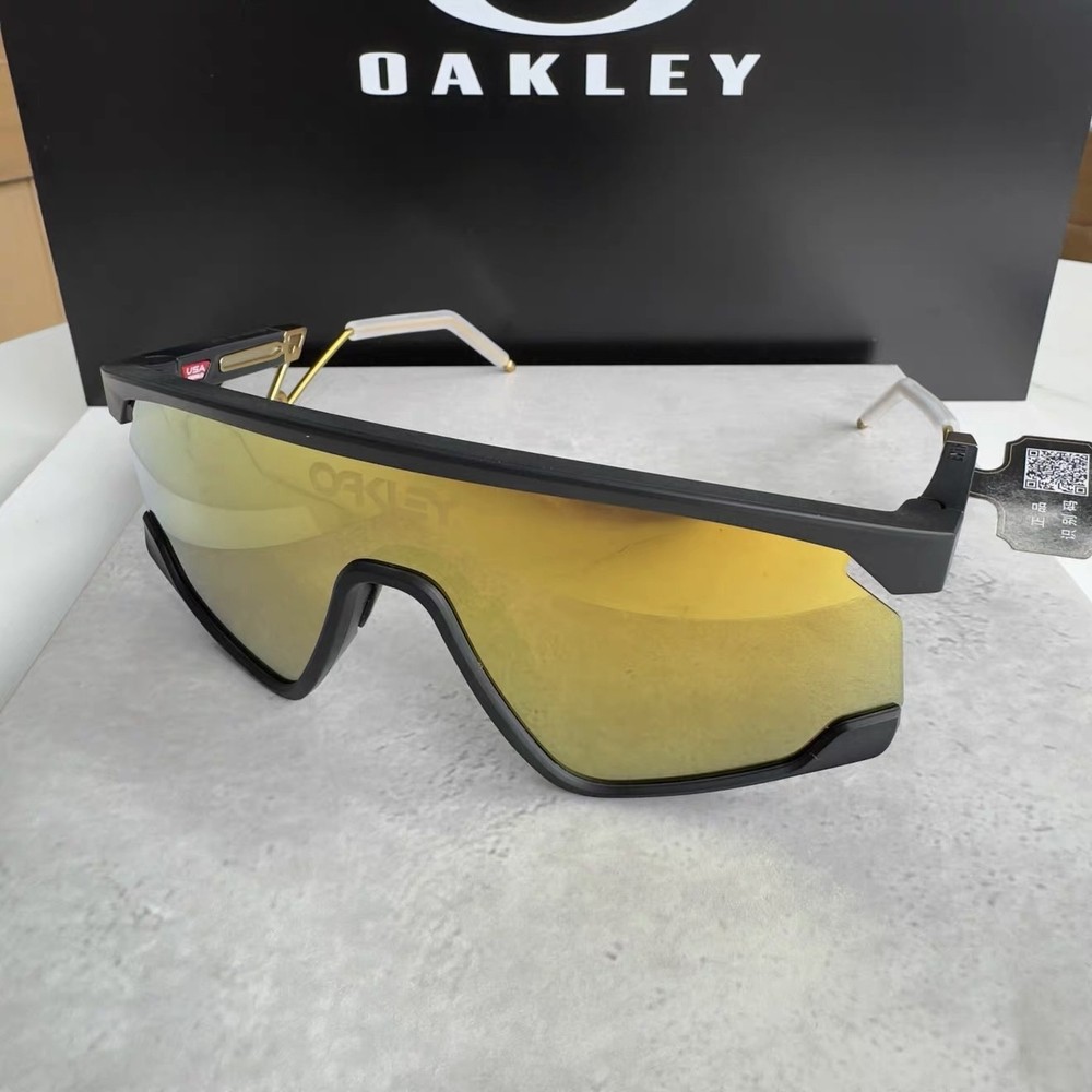 Oakley Bxtr Metal 9237-01 Matte Black Frame Gold Polarized Lens SunglassesIN BOX