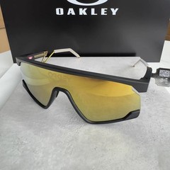 Oakley Bxtr Metal 9237-01 Matte Black Frame Gold Polarized Lens SunglassesIN BOX