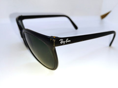 Vintage BAUSCH & LOMB RAY-BAN Black Sunglasses Frame France Nylon Green Lens