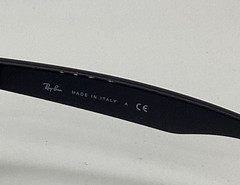 Ray Ban New Wayfarer (RB2132-901) Black 52mm/G-15 Green Sunglass