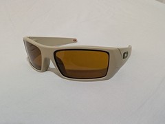 OAKLEY GASCAN OO 11-105 US Flag Desert Tan Gold Iridium Men’s Sunglasses