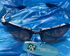 POLARIZED BROWN LIGHTWEIGHT SPORT SUNGLASSES*100% UVA /UVB PROTECTION & CASE