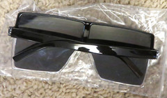 Lot of 6 pairs of Unisex Sunglasses, New in plastic bags or with tags, nice lot