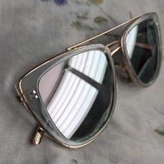 QUAY Australia FRENCH KISS Clear/Rose Mirrored Sunglasses