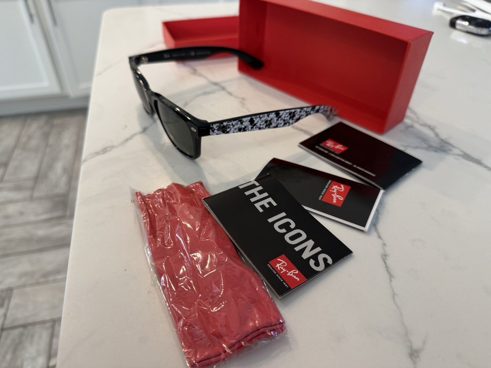 1st edition Disney Ray-Ban RB2132 New Wayfarer Sunglasses Black Frame 55/18 145