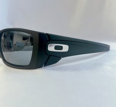New Oakley Sunglasses Fuel Cell OO9096-J560 Black Frame Silver Lens