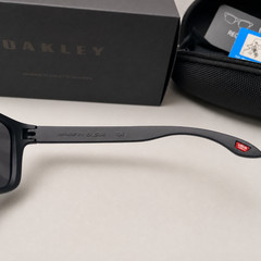 NEW Oakley Holbrook Polarized Sunglasses Black Frame Sliver Logo