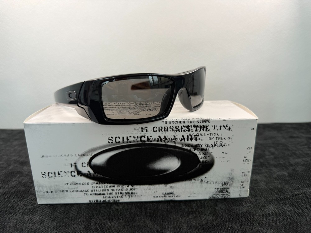 Oakley sunglasses Gascan steel grey frame Prizm Black Polarized lens OO9014-471