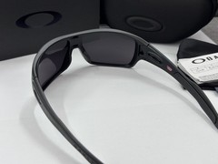 New Oakley Turbine Rotor OO9307 Men’s Sunglass Black Frames/Silver PRIZM Lenses
