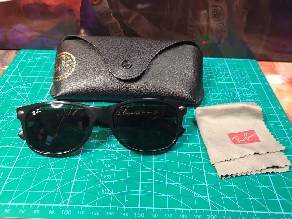 2001 Vintage Authentic Ray-Ban New Wayfarer 2132 Sunglasses Black, Made In Italy