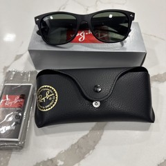 Ray-Ban New Wayfarer Black Rubber G-15 Green Sunglasses ORB2132 55mm New in Box