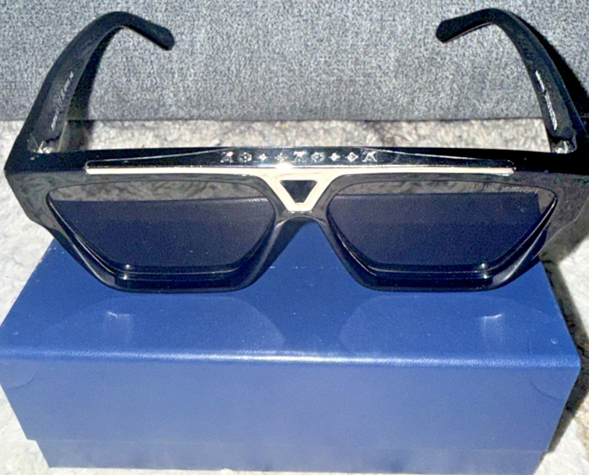 *RARE SILVER* LOUIS VUITTON EVIDENCE SUNGLASSES Z2071W BLACK FRAMED SUNGLASSES