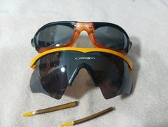 Vintage Oakley Sunglasses Lot Broken Pair Other One Is Nice Free Shipping TD1D