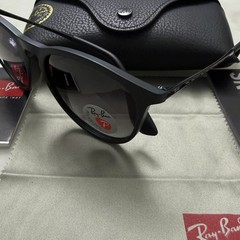 Ray-Ban RB4171 622/T3 54-18 Erika Matte Black Frame Grey Gradient Polarized Lens
