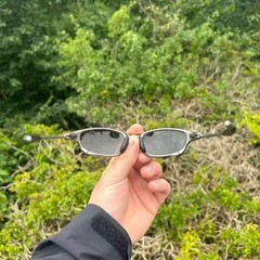 Retro style Oakley Juliet X-Metaletaletal polarized sunglasses with dark blue le