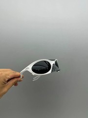Vintage Oakley Plantaris OO9437 Polarized Sunglasses Y2K White Frame Black Lens