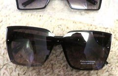 Lot of 6 pairs of Unisex Sunglasses, New in plastic bags or with tags, nice lot