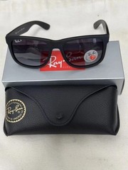 Ray-Ban Justin RB4165 622/T3 Matte Black Grey Gradient Polarized Sunglasses 54mm
