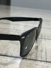Ray-Ban Polarized Wayfarer Sunglasses Black Plastic Frame Green Lenses Men