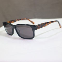 Guess Mens Sunglasses Black Tortoise Frame Smoke Lens GU6865 01A Excellent