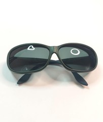 Cocoons Fitover Sunglasses Slim Line Medium Green Polarized Over Glasses Case