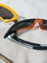 Vintage Oakley Sunglasses Lot Broken Pair Other One Is Nice Free Shipping TD1D