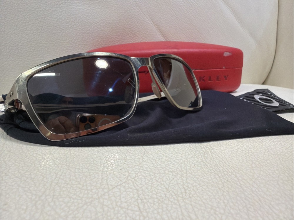 Oakley Tincan Polarized Sunglasses AS SEEN SEE PHOTOS AND DETAILS