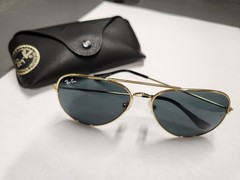 Classic Ray-Ban Aviator Sunglasses with Leather Case