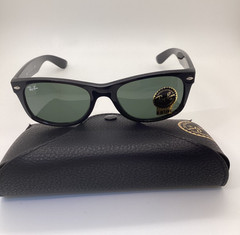 Ray Ban New Wayfarer (RB2132-901) Black 52mm/G-15 Green Sunglass
