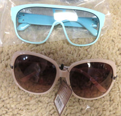 Lot of 6 pairs of Unisex Sunglasses, New in plastic bags or with tags, nice lot