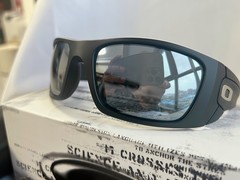 New Oakley Sunglasses Fuel Cell OO9096-J560 Black Frame Silver Lens