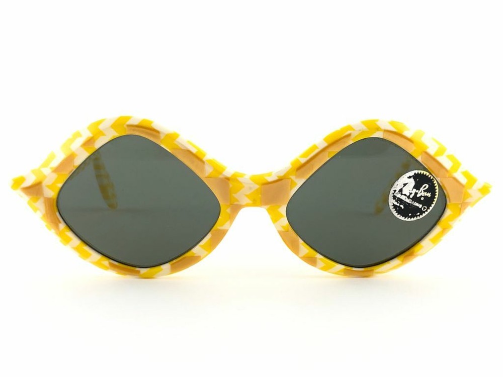 VINTAGE RAY BAN TAMARIN YELLOW KISS SHAPE G15 GREY LENS 1960 B&L SUNGLASSES