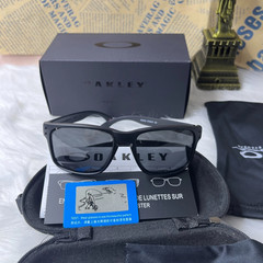 Oakley Holbrook Sunglasses Matte Black Frame Black Polarized Lens UV400