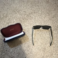 Gucci Men’s Square Sunglasses Black Plastic Frame Gray Tinted Lenses Logo