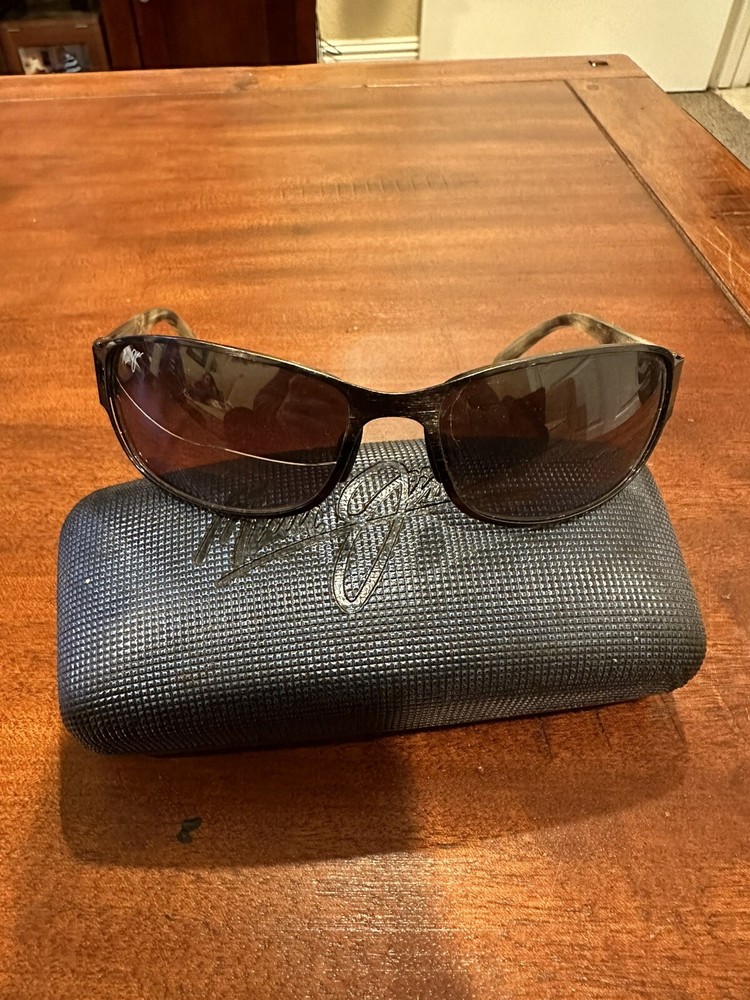 MAUI JIM SUNGLASSES right lens cracked, case included MJ 244-02/E