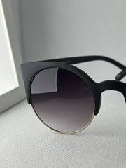 Hot Kiss Matte Black Modified Cateye Clubmaster Sunglasses With Gradient Lens