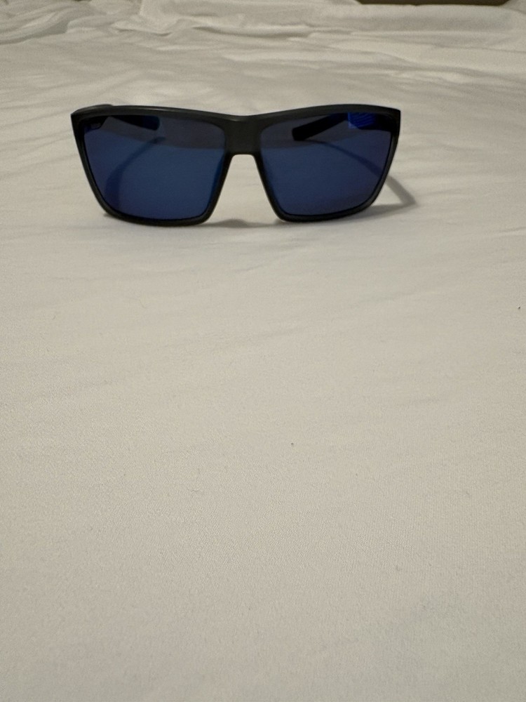 Costa Del Mar Men’s Rincon Rectangular Sunglasses – Black/Blue