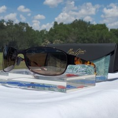 **NEW + RARE** Maui Jim “MAKENA” 244-20 Gloss Dark Brown {STAINLESS STEEL WRAPS}