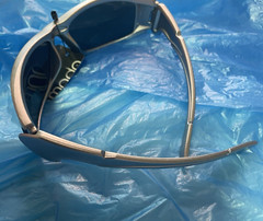 * SILVER SPORT SUNGLASSES*ONE SIZE* UV 400*100% UV PROTECTION SHADES & CASE*