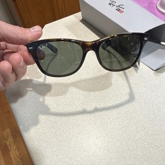 Ray-Ban RB2132 New Wayfarer 55mm/Polished light Havana/polarized green lens NWT