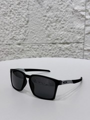 OAKLEY Sport style sungglass – MODEL: OO9483 S