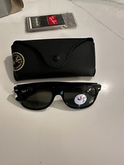 Ray-Ban Wayfarer Classic Polarized Sunglasses – Black/Green