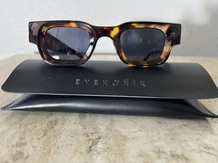 EYEKONIK TORTOISE RECTANGULAR PLASTIC SUNGLASSES W/ CASE-UNISEX ADULT