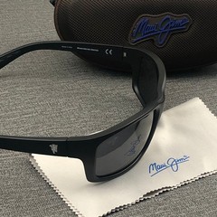 Maui Jim polarized sunglasses, 776-UTD, matte black/grey lenses.