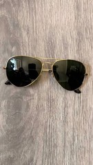 Ray-Ban Aviator Sunglasses Gold Metal Frame Green Tinted Glass Lenses