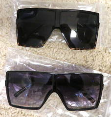 Lot of 6 pairs of Unisex Sunglasses, New in plastic bags or with tags, nice lot