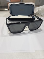 Gucci GG 0748 S- 001 Sunglasses Black/Grey Men Fits Large. Gold Trim